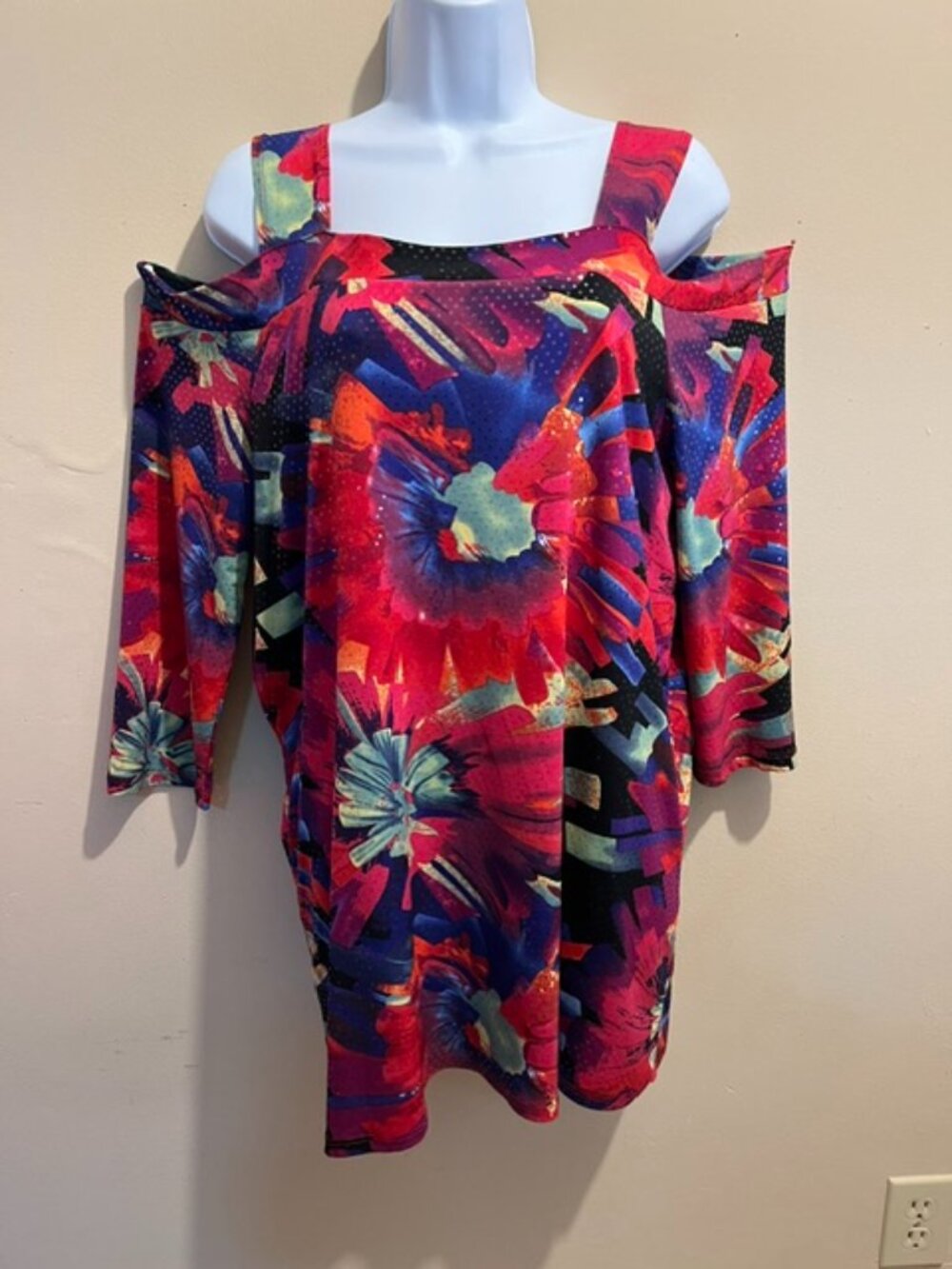 Clara, tunic, red bold floral w/shiney dots, 3/4 slv. off shoulder